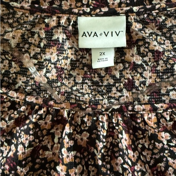 Ava & Viv Floral Blouse – Neutral, Lightweight, Versatile, 2x - Picture 2 of 5